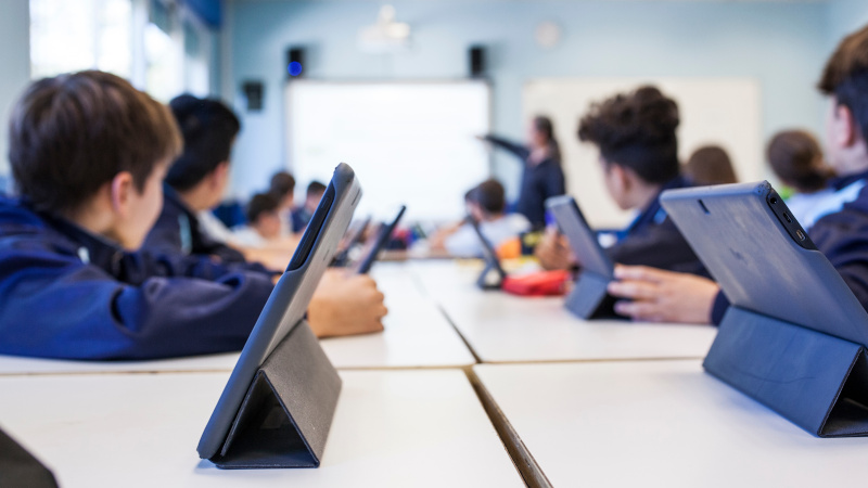 4 things to consider when choosing an operating system for your school